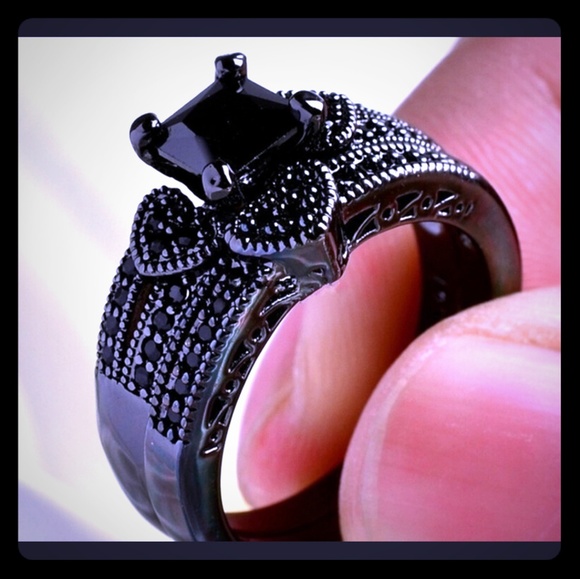 Black Wedding Ring Set - Picture 1 of 2